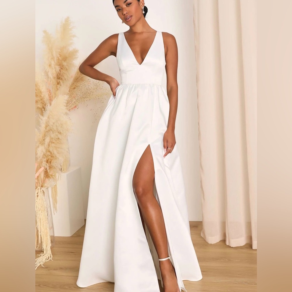 Lulus Ivory Backless A-Line Bow Maxi Wedding/Reception Dress